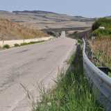 Per raggiungerlo dobbiamo percorrere la bradanica 655 che dal paese pugliese porta a Matera. All�altezza del km 13 svoltiamo a destra in una stradina secondaria e ci avventuriamo fra gli sconfinati territori della Murgia
